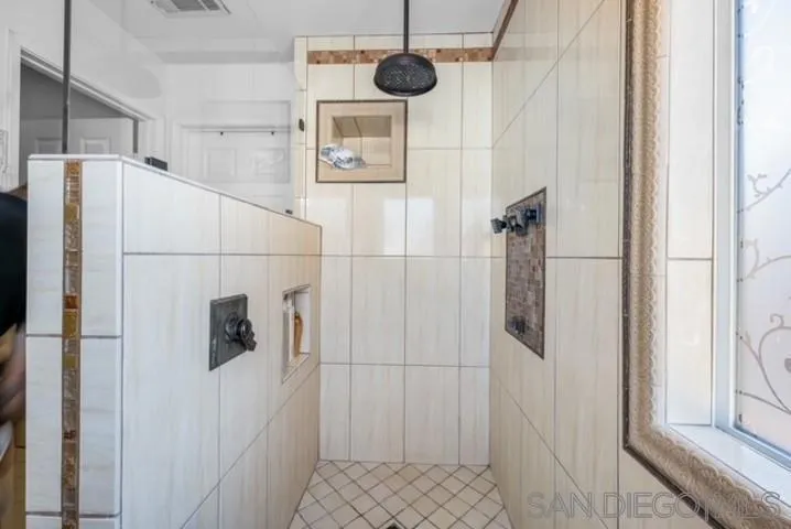 523 Hatherly St, Vista, California 92083