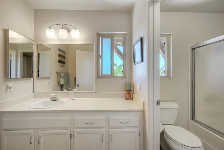 Downstairs Bath for Bedrooms​​‌​​​​‌​​‌‌​​‌​​​‌‌​​​‌​​‌‌​​‌‌​​‌‌​​​​ 2&3.