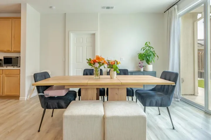 9584 Del Seis Drive, Sacramento, California 95829