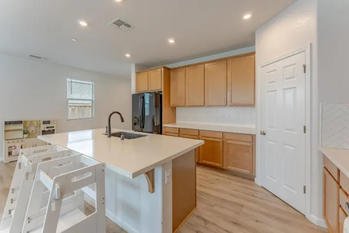 9584 Del Seis Drive, Sacramento, California 95829