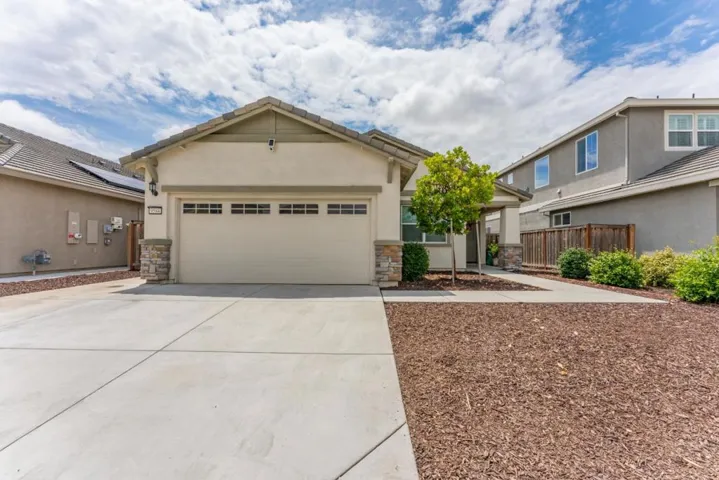 9584 Del Seis Drive, Sacramento, California 95829