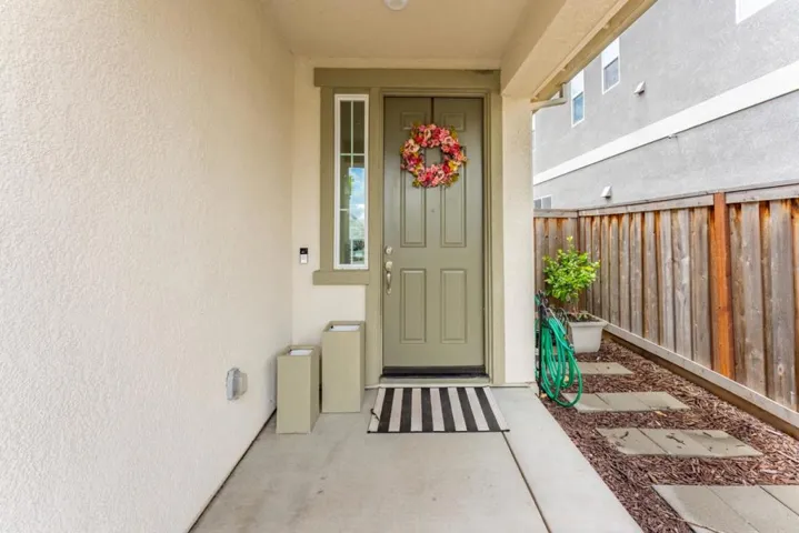 9584 Del Seis Drive, Sacramento, California 95829