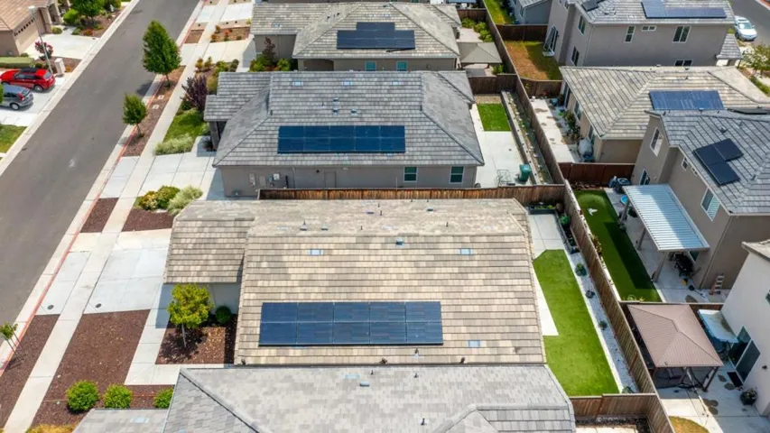 9584 Del Seis Drive, Sacramento, California 95829