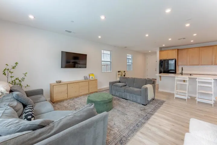9584 Del Seis Drive, Sacramento, California 95829