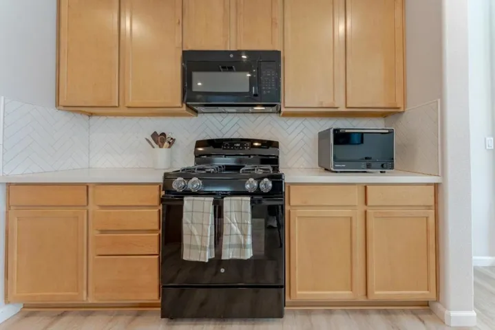 9584 Del Seis Drive, Sacramento, California 95829
