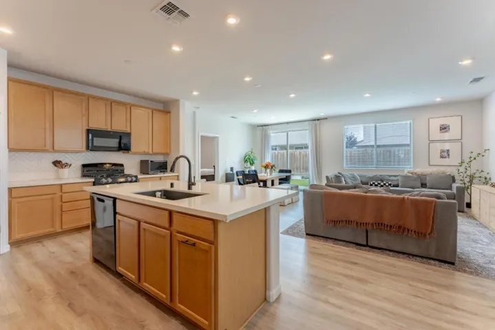 9584 Del Seis Drive, Sacramento, California 95829