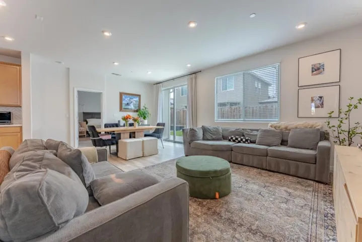9584 Del Seis Drive, Sacramento, California 95829