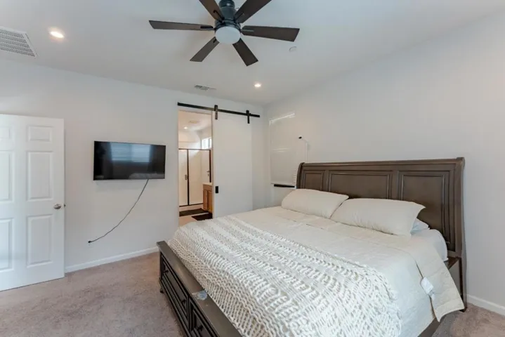 9584 Del Seis Drive, Sacramento, California 95829