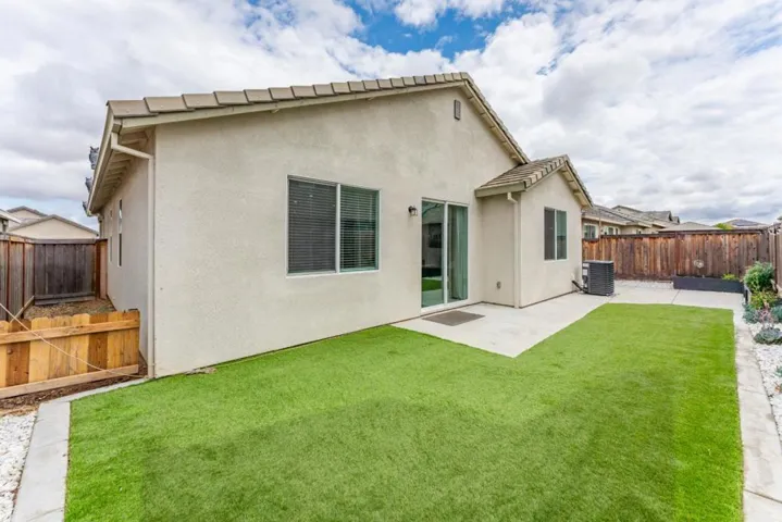 9584 Del Seis Drive, Sacramento, California 95829