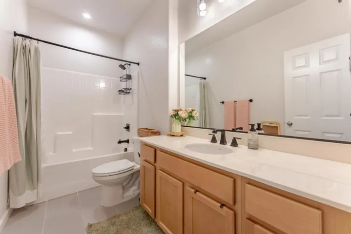 9584 Del Seis Drive, Sacramento, California 95829