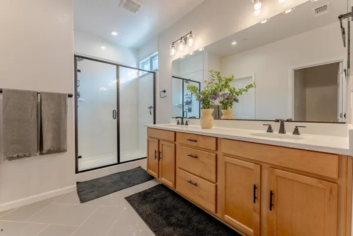 9584 Del Seis Drive, Sacramento, California 95829