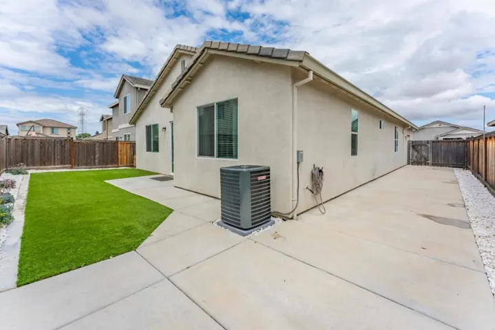 9584 Del Seis Drive, Sacramento, California 95829