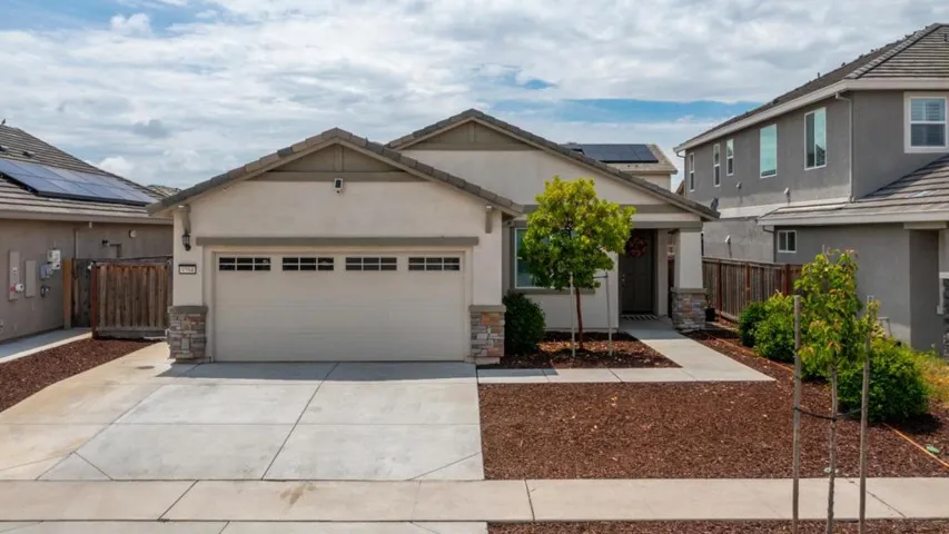 9584 Del Seis Drive, Sacramento, California 95829