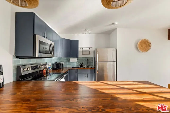 178 Muerdago Road, Topanga, California 90290