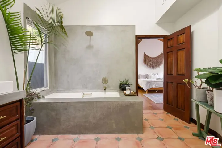 178 Muerdago Road, Topanga, California 90290