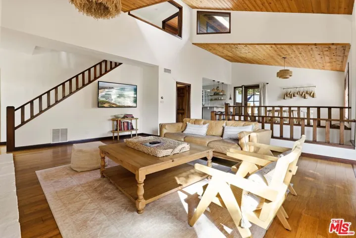 178 Muerdago Road, Topanga, California 90290