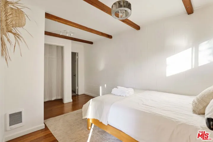 178 Muerdago Road, Topanga, California 90290