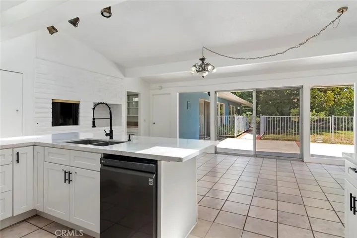30 La Patera Court, Camarillo, California 93010