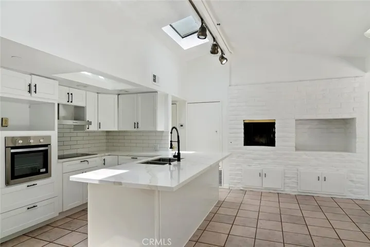 30 La Patera Court, Camarillo, California 93010