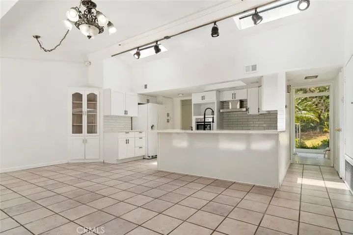 30 La Patera Court, Camarillo, California 93010