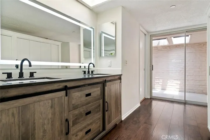 30 La Patera Court, Camarillo, California 93010