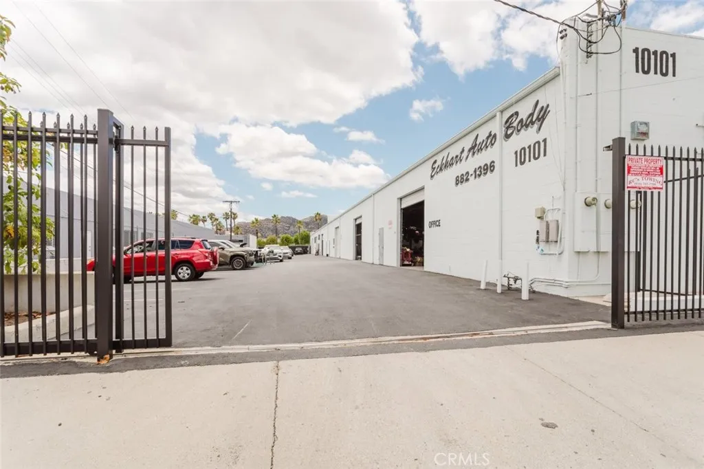 10101 Canoga Ave