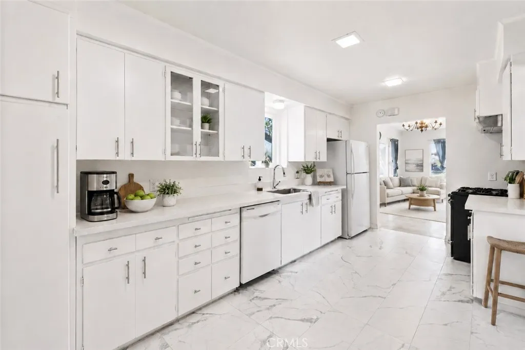 Virtually Staging Kitchen