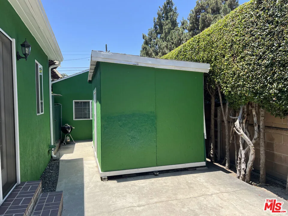 8' Storage