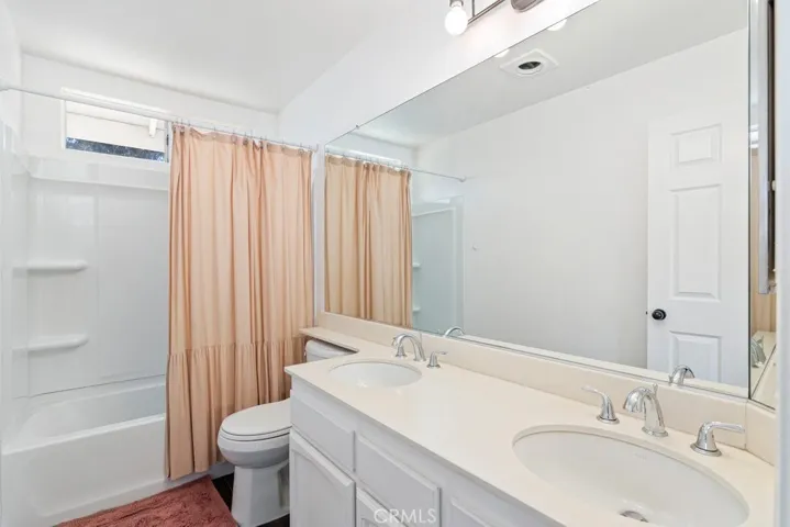 upstairs shared bathroom