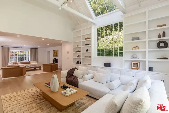 1248 N Wetherly Drive, Los Angeles, California 90069