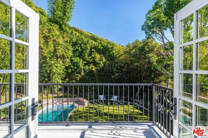 1248 N Wetherly Drive, Los Angeles, California 90069