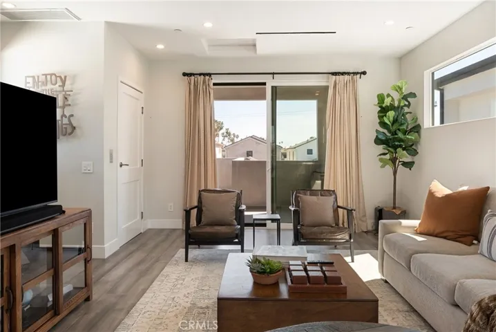 624 14th Street, Huntington Beach, California 92648
