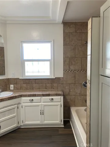 302 W 107th Street, Los Angeles, California 90003