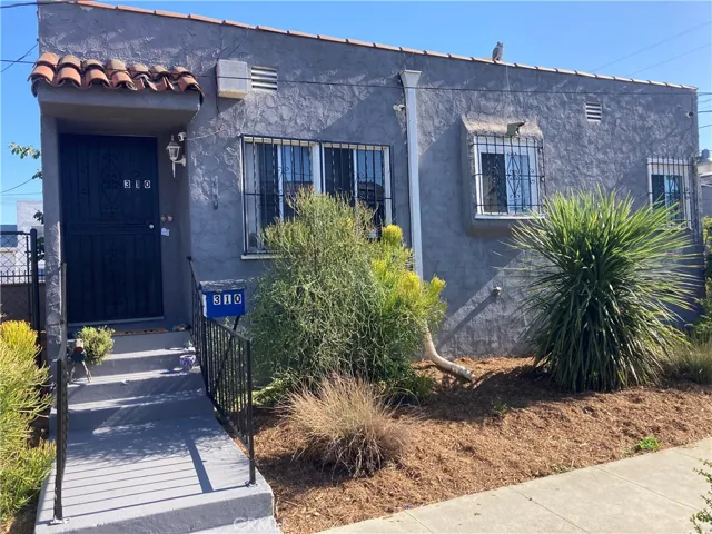302 W 107th Street, Los Angeles, California 90003