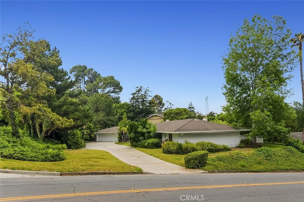975 Valley Vista Dr