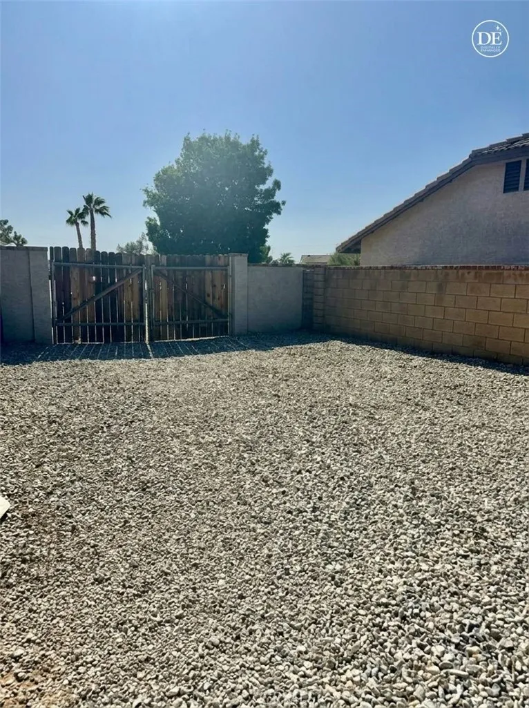 RV parking / side of home