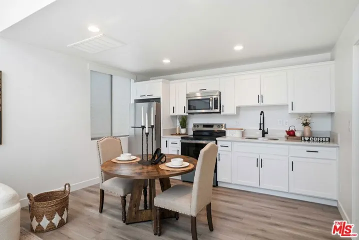 17721 Burbank Boulevard, Encino, California 91316