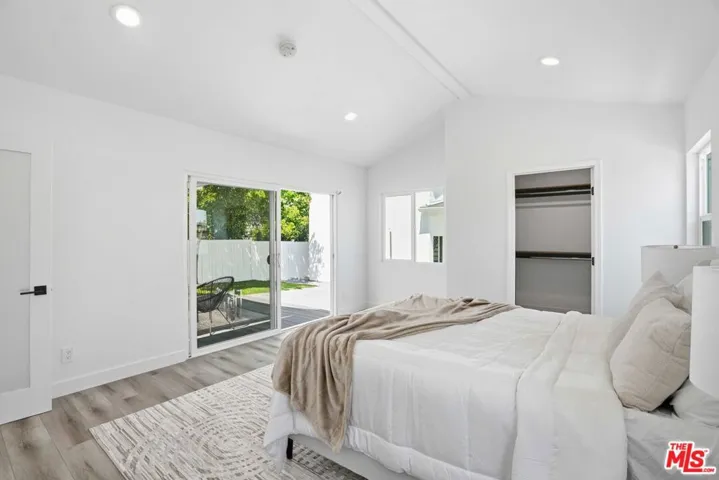 17721 Burbank Boulevard, Encino, California 91316