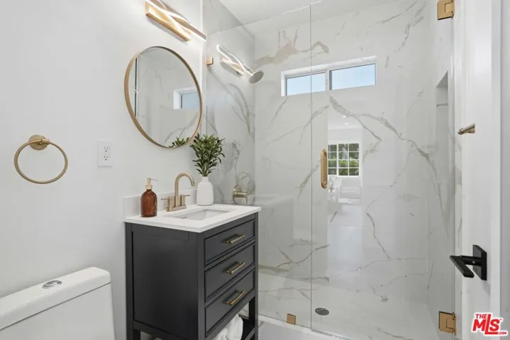 17721 Burbank Boulevard, Encino, California 91316