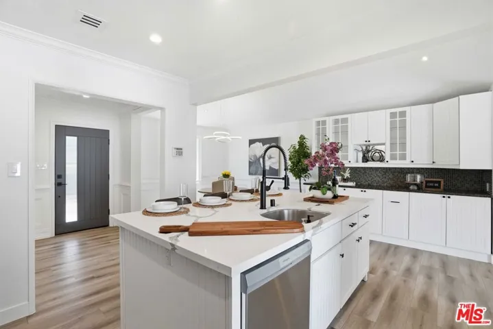 17721 Burbank Boulevard, Encino, California 91316