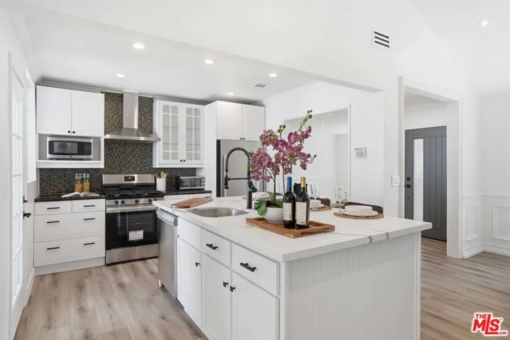 17721 Burbank Boulevard, Encino, California 91316
