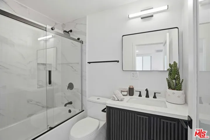 17721 Burbank Boulevard, Encino, California 91316