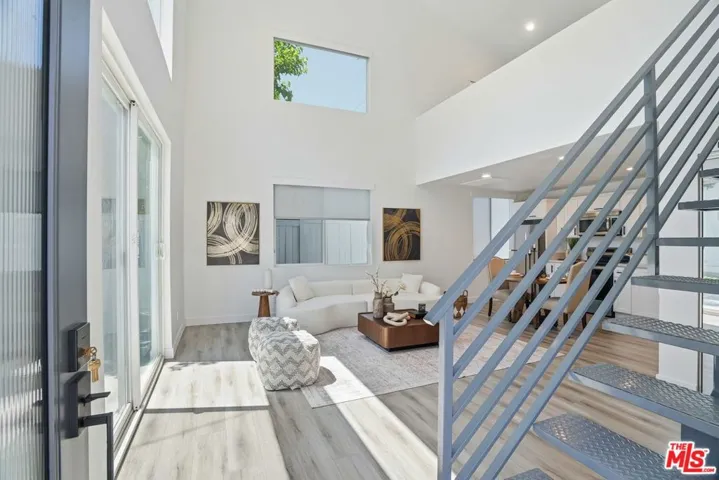17721 Burbank Boulevard, Encino, California 91316