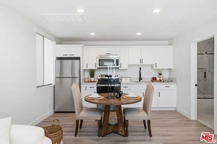 17721 Burbank Boulevard, Encino, California 91316