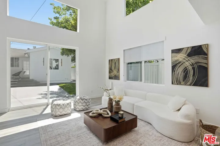 17721 Burbank Boulevard, Encino, California 91316