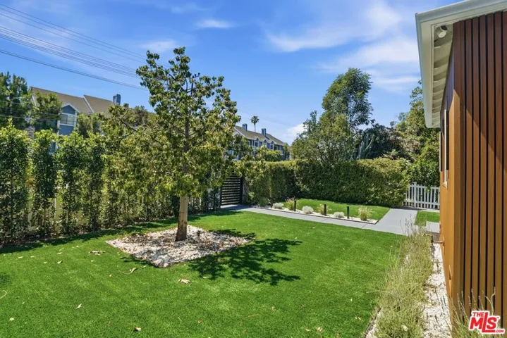 17721 Burbank Boulevard, Encino, California 91316