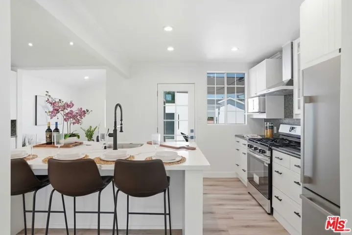 17721 Burbank Boulevard, Encino, California 91316