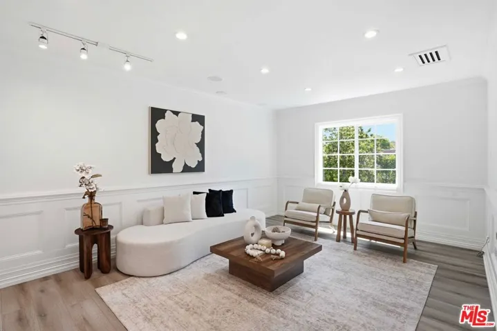 17721 Burbank Boulevard, Encino, California 91316