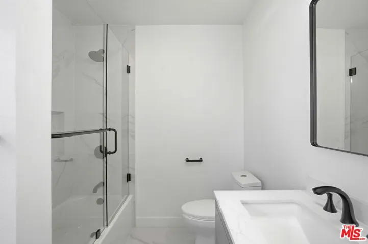 17721 Burbank Boulevard, Encino, California 91316