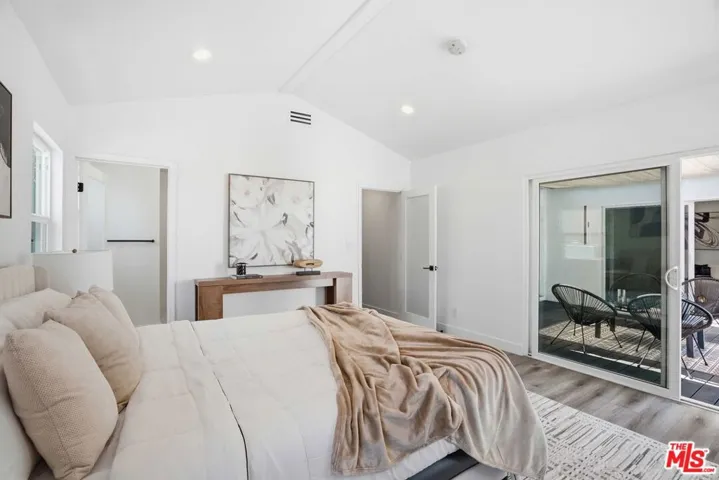 17721 Burbank Boulevard, Encino, California 91316